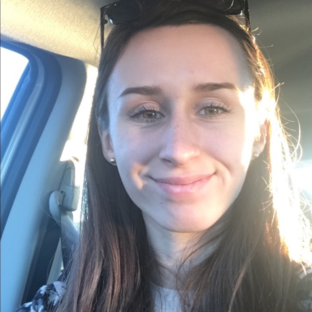 Meet your Posher, Chloe